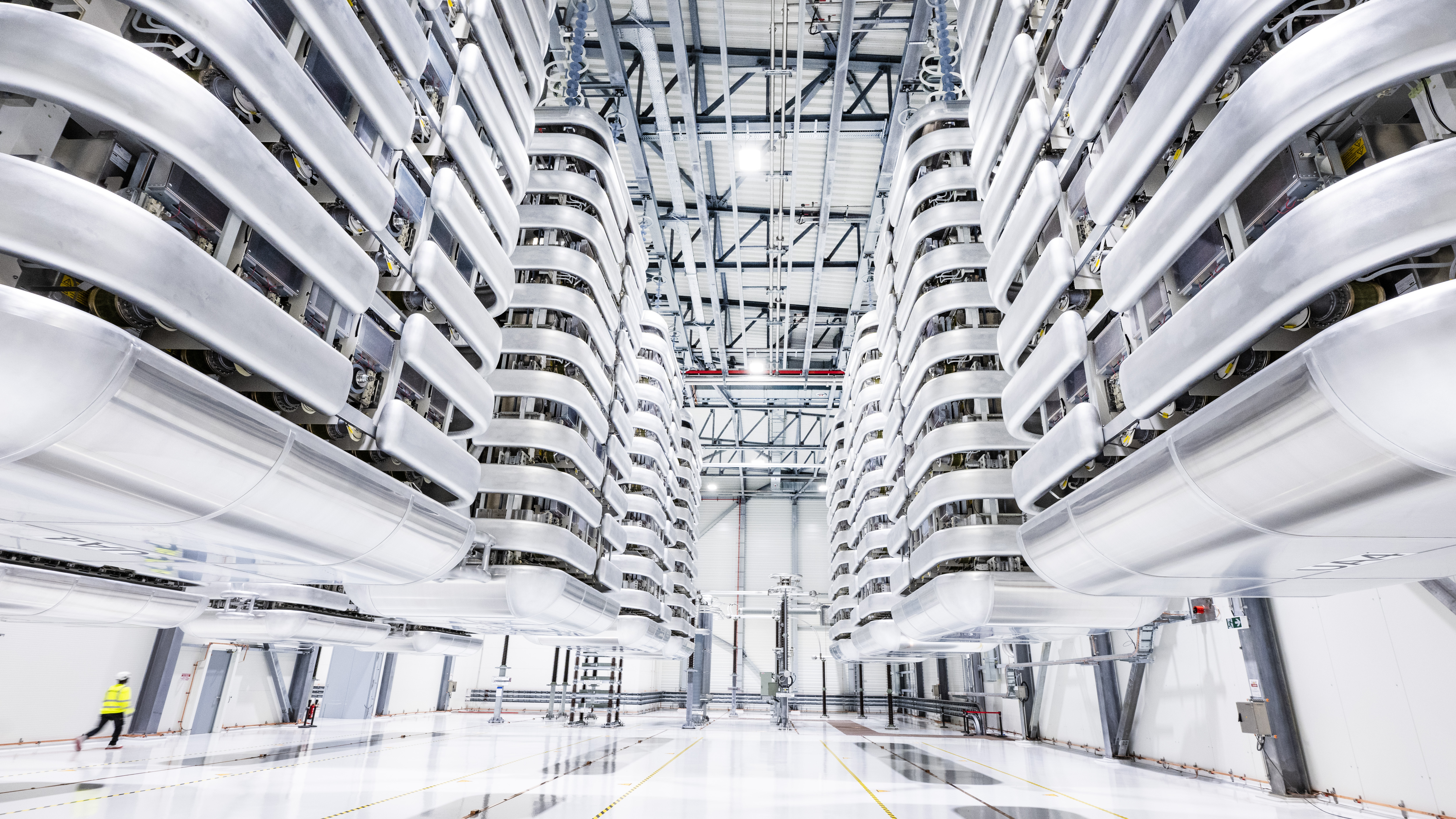 Converter station valve hall