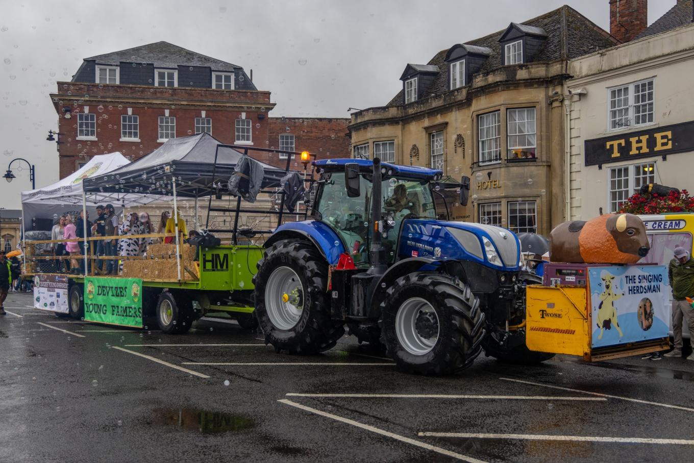 Image of tractor at Devizes Carnival 
