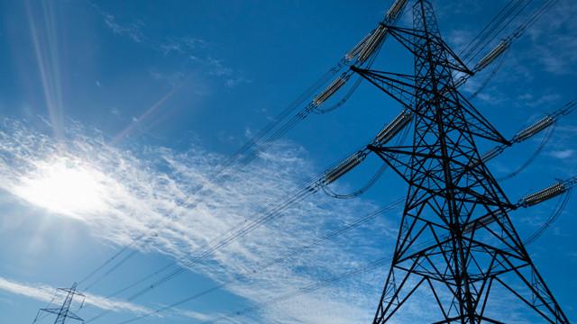 LatticeElectricityPylon_640x360.jpg Lattice electricity pylons and overhead lines against a blue sky